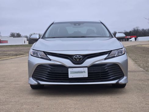 Used 2020 Toyota Camry LE image 6