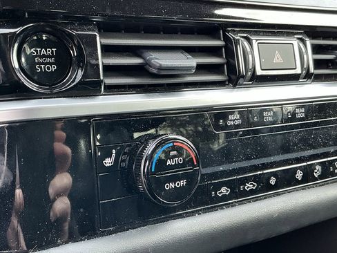 Used 2025 Nissan Pathfinder SV image 5