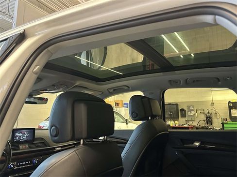 Used 2020 Audi Q5 2.0T Premium w/ Convenience Package image 18