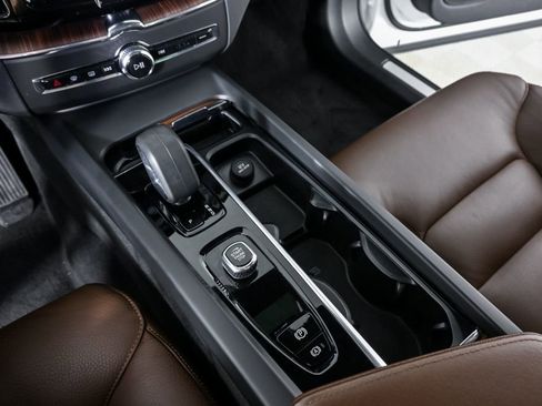 Certified 2024 Volvo XC60 B5 Plus w/ Protection Package Premier AWD/4WD image 18
