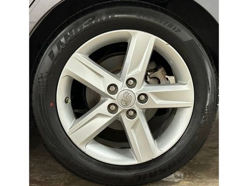 Used 2014 Toyota Camry SE FWD image 11