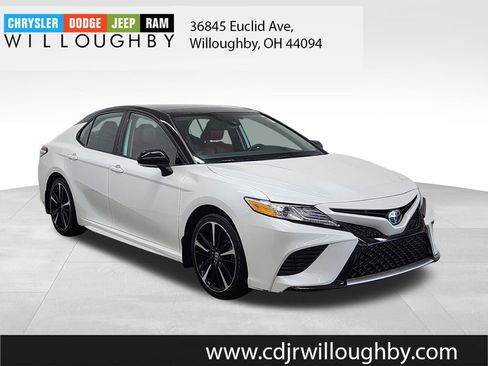 Used 2020 Toyota Camry XSE image 3