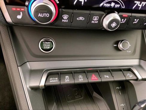 Certified 2025 Audi Q3 2.0T Premium Plus w/ Premium Plus Package image 32