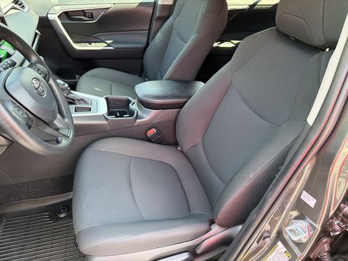 Used 2025 Toyota RAV4 LE FWD image 21