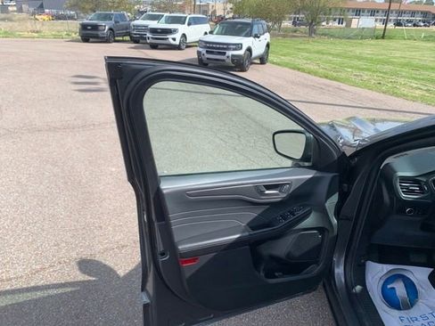 Used 2025 Ford Escape Active image 10