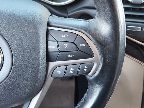 Used 2019 Jeep Grand Cherokee Limited image 29