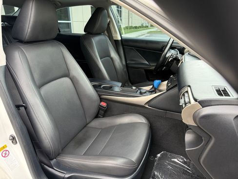 Used 2016 Lexus IS 200t RWD image 39
