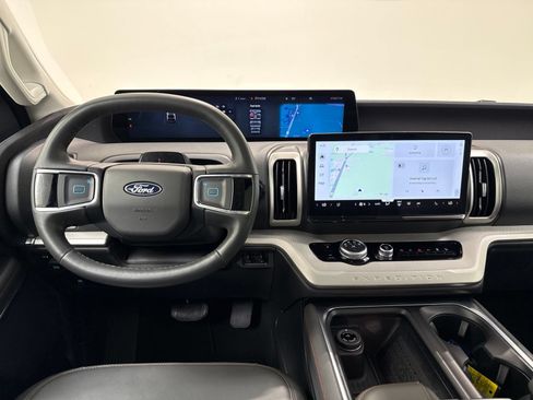 Used 2025 Ford Expedition Active AWD/4WD image 30