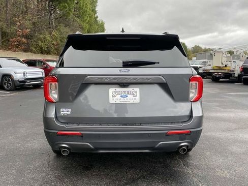 Certified 2022 Ford Explorer XLT w/ Equipment Group 202A image 5