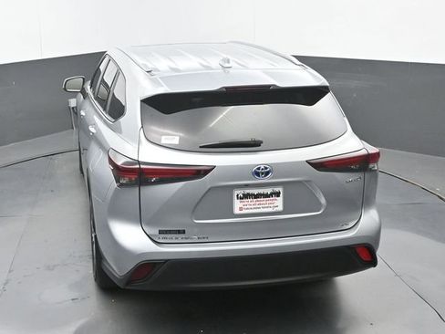 Used 2024 Toyota Highlander XLE FWD image 33