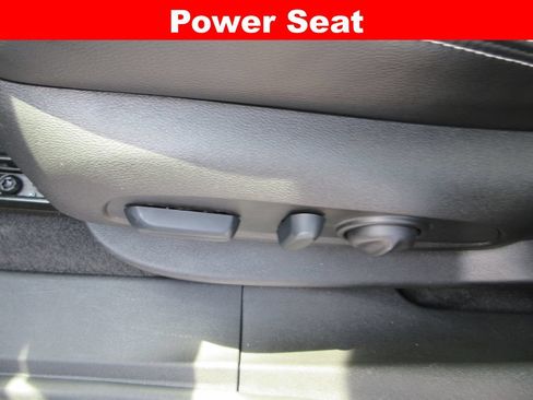 Used 2024 GMC Terrain SLT w/ Infotainment Package II FWD image 26