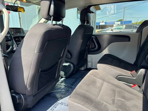 Used 2018 Dodge Grand Caravan SE w/ UConnect Hands-Free Group FWD image 45