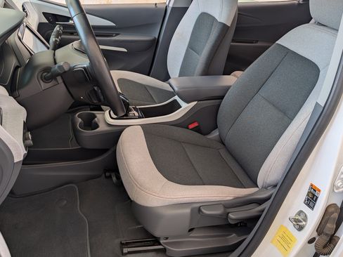 Used 2018 Chevrolet Bolt LT FWD image 16