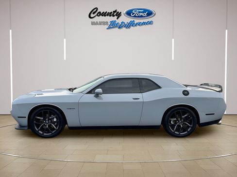 Used 2021 Dodge Challenger R/T w/ Driver Convenience Group RWD image 3