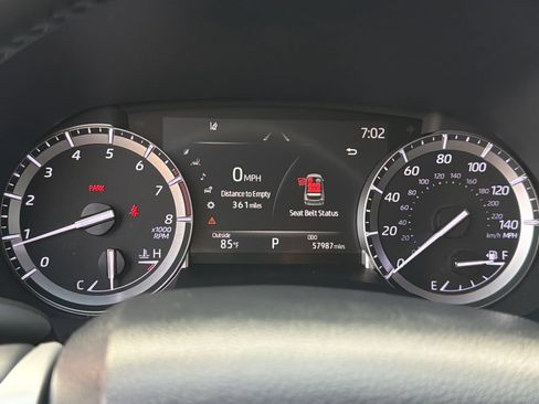 Used 2022 Toyota Highlander XLE AWD/4WD image 25