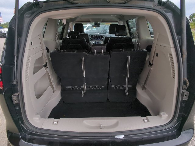 Used 2023 Chrysler Pacifica Touring-L FWD image 35