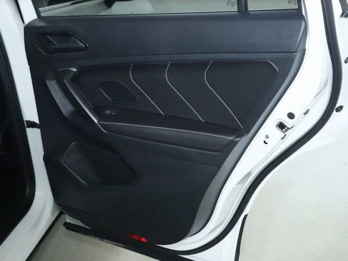 Used 2024 Volkswagen Tiguan SE FWD image 33