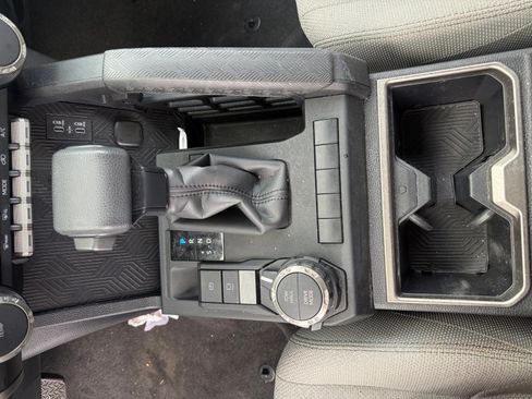 Used 2025 Toyota 4Runner SR5 AWD/4WD image 15