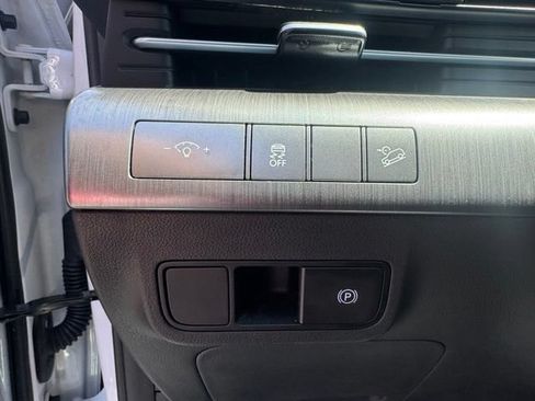 Used 2025 Hyundai Kona SEL FWD image 24