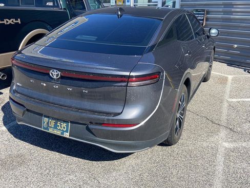 Used 2023 Toyota Crown XLE image 4