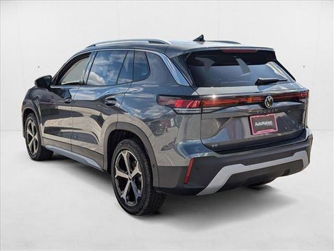 New 2025 Volkswagen Tiguan SE image 8