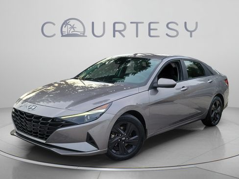 Used 2022 Hyundai Elantra SEL FWD image 1