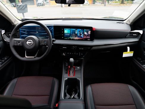 New 2026 Nissan Kicks SR w/ Cold Weather Package image 8