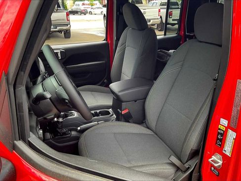 New 2025 Jeep Gladiator Willys image 9