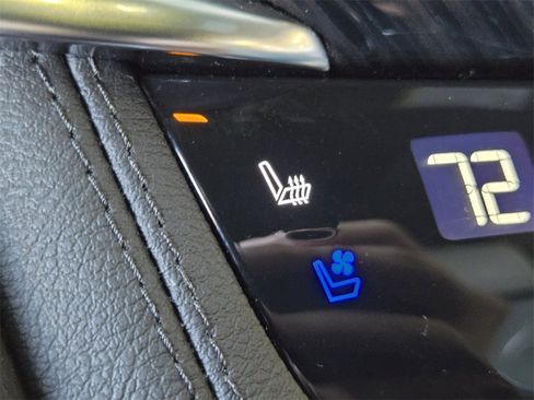 Used 2025 Cadillac XT6 Premium Luxury image 30