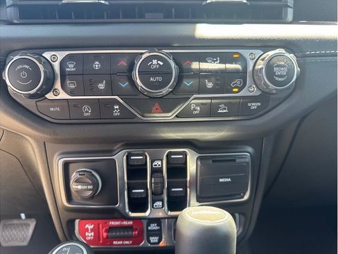 Used 2025 Jeep Gladiator Rubicon AWD/4WD image 15