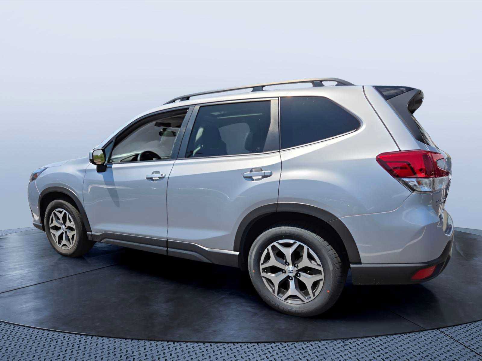 Used 2024 Subaru Forester Premium AWD/4WD image 4
