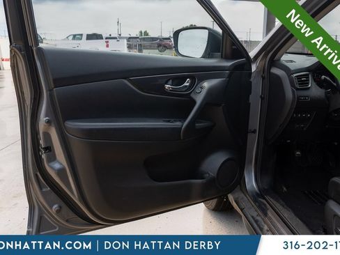 Used 2020 Nissan Rogue SV FWD image 14