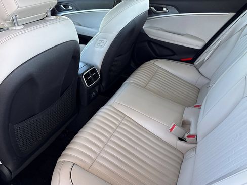 Used 2024 Genesis G70 2.5T w/ Sport Prestige Package RWD image 6