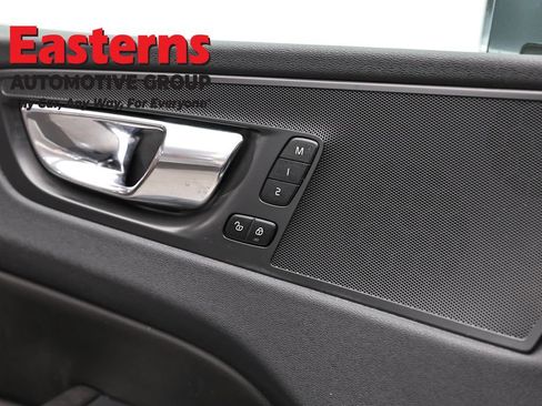 Used 2019 Volvo XC60 T6 Momentum w/ Premium Package image 21