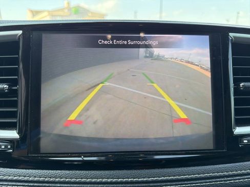 Used 2022 Chrysler Pacifica Touring-L FWD image 25