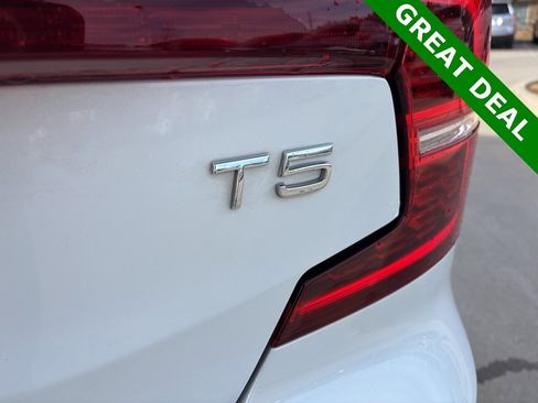 Used 2020 Volvo S60 T5 Momentum image 10