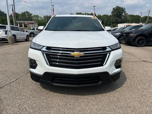 Used 2023 Chevrolet Traverse LT w/ LT Premium Package AWD/4WD image 2