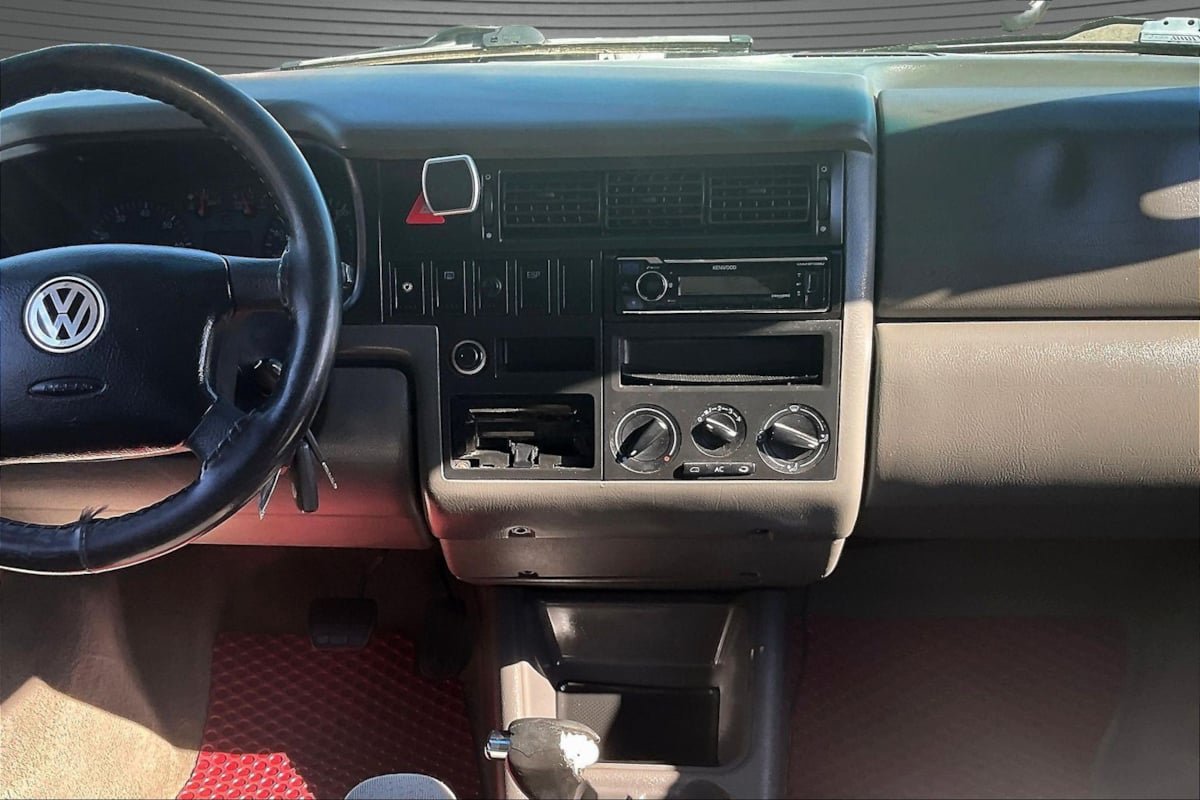 Used 2002 Volkswagen Eurovan MV FWD image 9