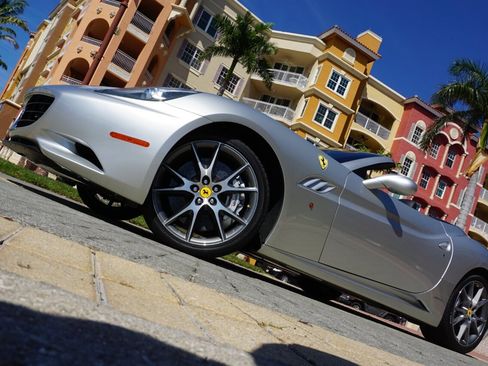 Used 2011 Ferrari California image 60