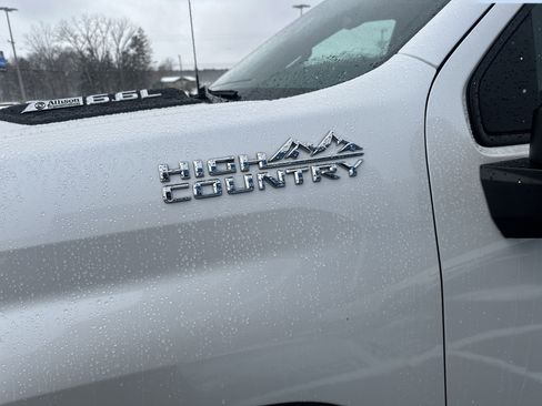 Used 2024 Chevrolet Silverado 2500 High Country w/ Technology Package image 4