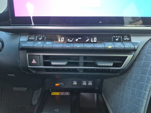Used 2026 Toyota Camry XLE FWD image 18