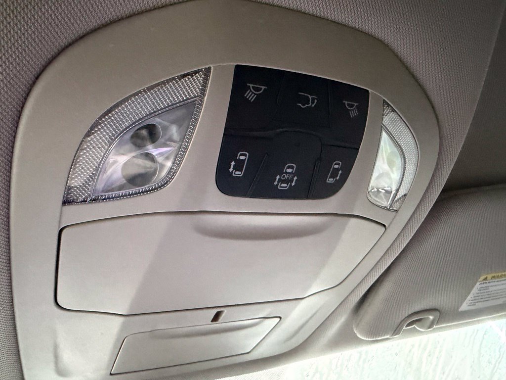 Used 2024 Chrysler Pacifica Touring-L FWD image 24