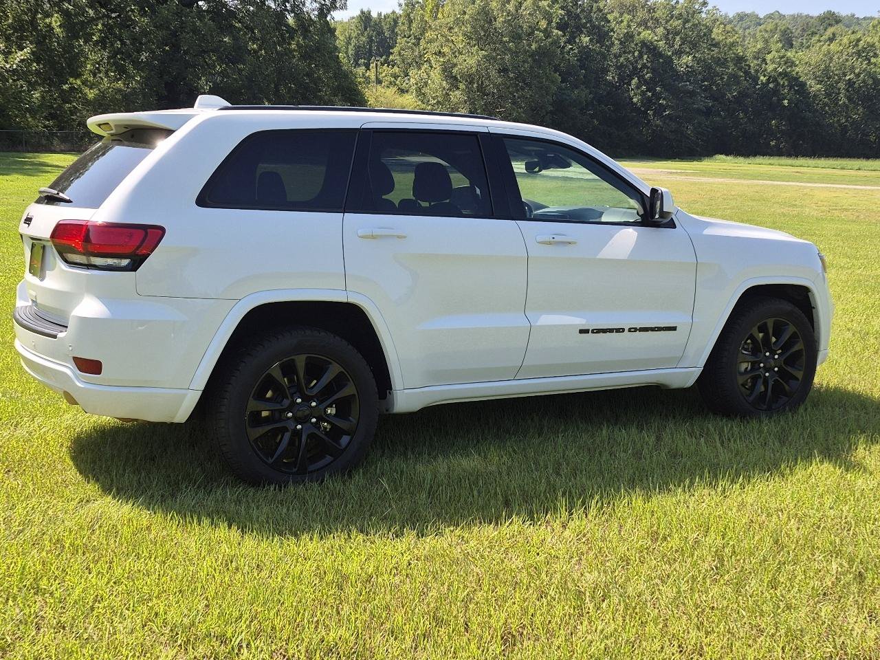 Used 2022 Jeep Grand Cherokee Laredo X RWD image 10