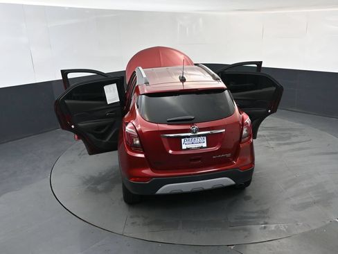Used 2021 Buick Encore Preferred AWD/4WD image 18