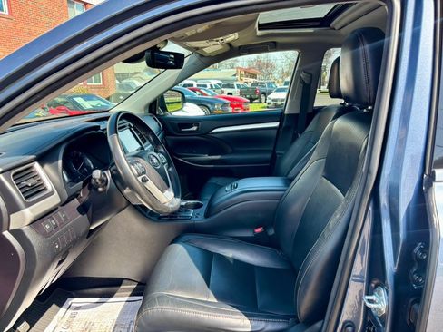 Used 2018 Toyota Highlander XLE image 11