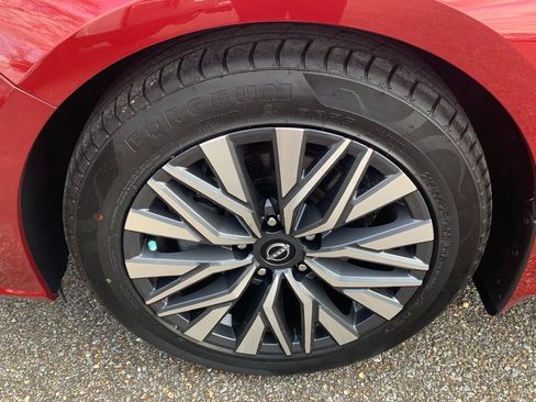 Used 2024 Nissan Altima 2.5 SV image 9