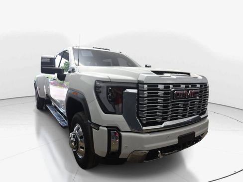 Used 2024 GMC Sierra 3500 Denali w/ Denali Reserve Package AWD/4WD image 2