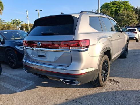 Used 2024 Volkswagen Atlas SE FWD image 8