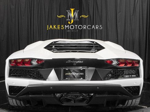 Used 2017 Lamborghini Aventador S image 13