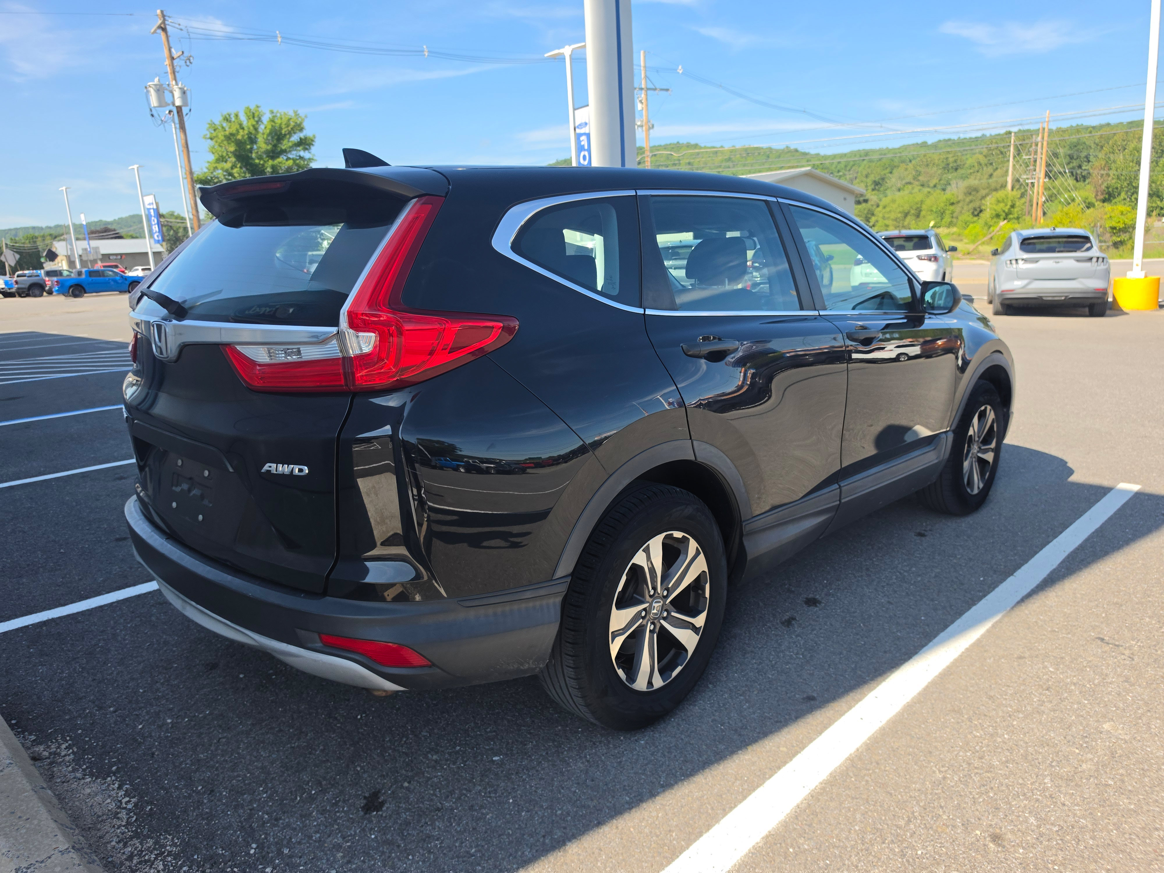 Used 2017 Honda CR-V LX image 3